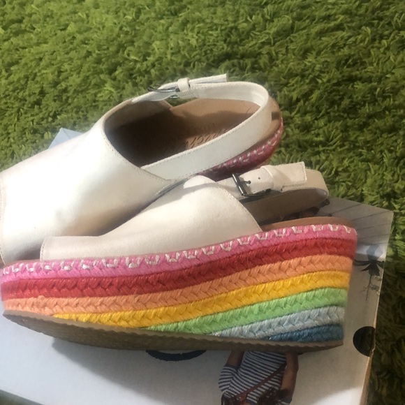 😎 Skechers Festival Daisy Luxe Foam Sandals - Picture 7 of 10